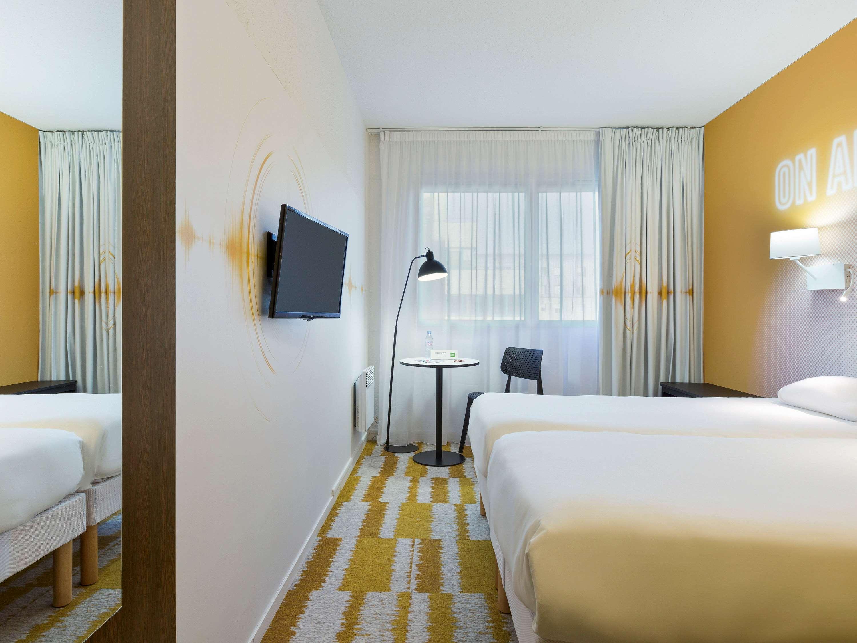 Hotel ibis Styles Massy Opéra Exterior foto