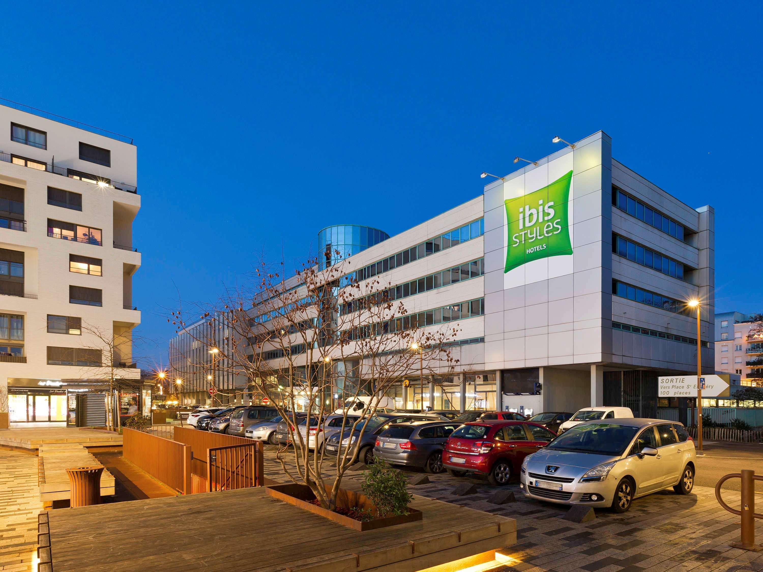 Hotel ibis Styles Massy Opéra Exterior foto