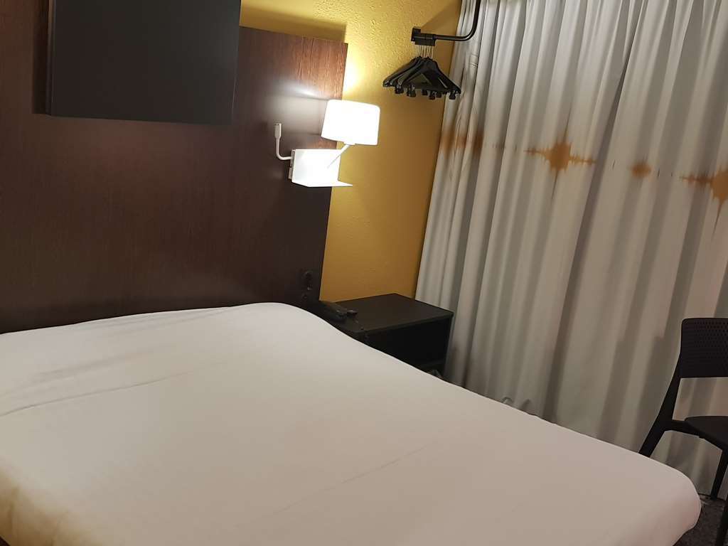 Hotel ibis Styles Massy Opéra Habitación foto